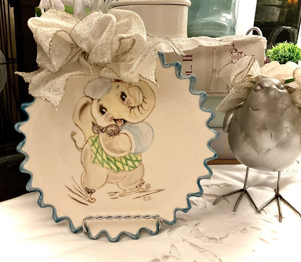 Lindo plato de elefante de patinaje sobre hielo pintado a mano años 40? "Perfecto para una guardería 7""" Foto 3 de 4