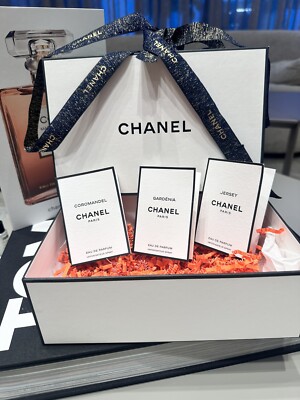 Chanel Les Exclusifs Gift Box Gardenia.Coromandel Jersey 1,5 ML Each Sample Size