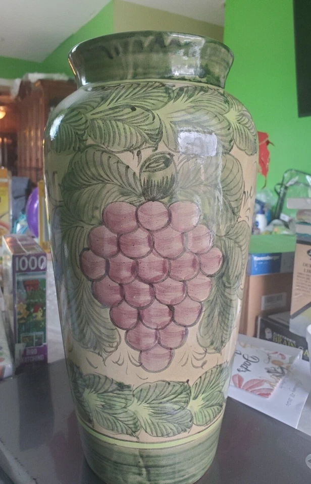 Cerámica de estudio grande con decoración de vid de uva Foto 4 de 4