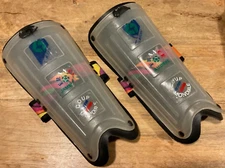 VINTAGE SOCCER SHIN GUARDS ( ADULT OS ) CLAUCER PREOWNED