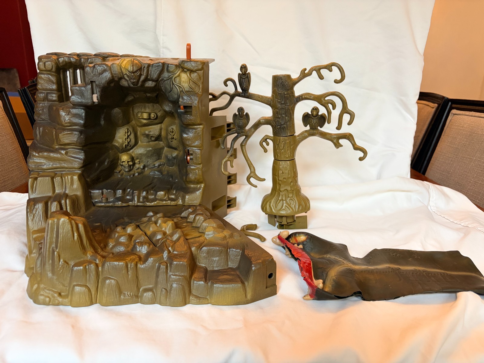 Vintage 1985 MOTU Fright Zone Playset – Near Complete with Rare Snake Puppet!