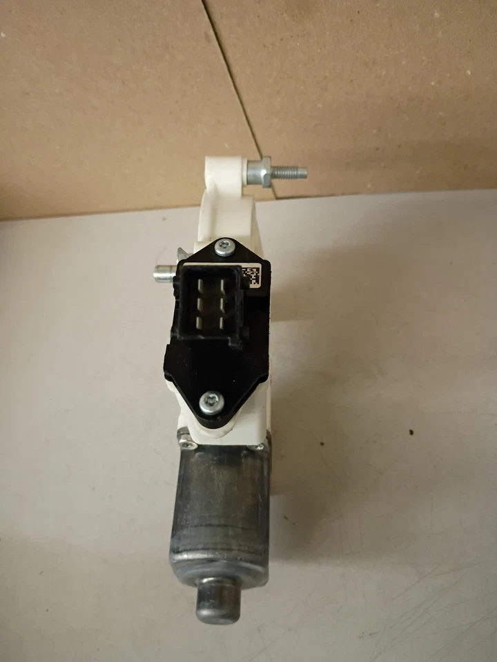 2004-2009 Cadillac SRX Front Left Driver Door Power Window Motor OEM - Image 3 of 4