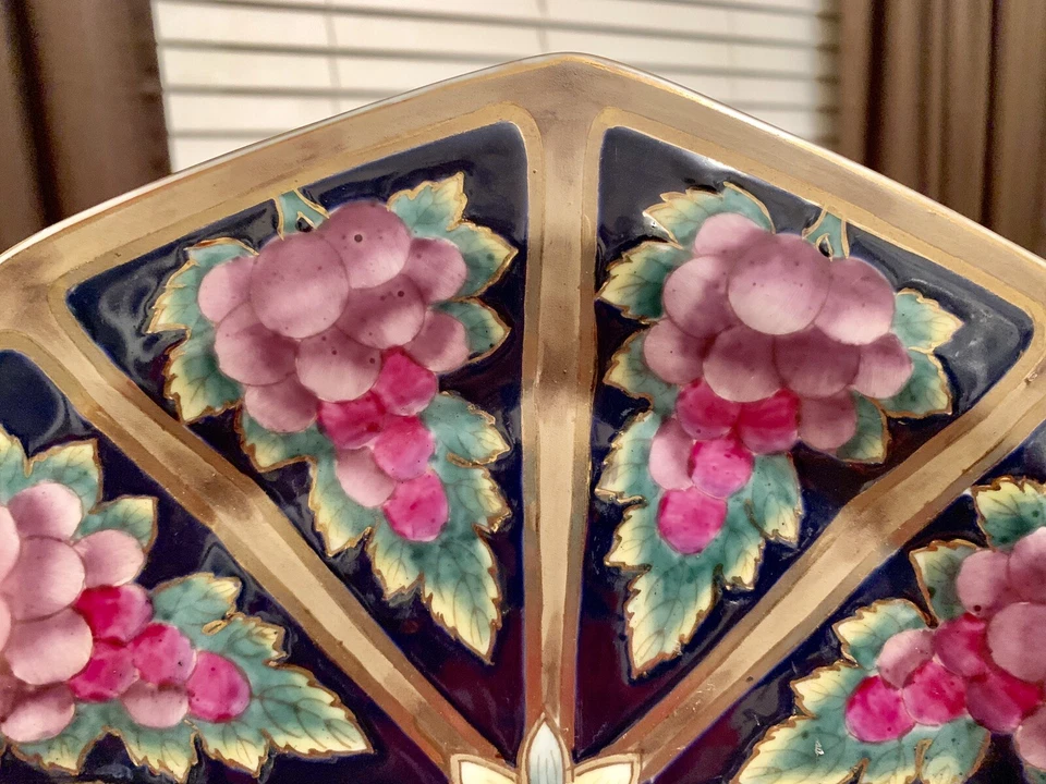 Hermoso Plato Decorativo Octágono Negro y Dorado Multicolor con Diseño Frutal Foto 4 de 4