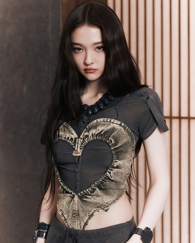 MEOVV 1st EP Album MY EYES OPEN VVIDE MEOVV JELLY PAW Ver. QR Card+Keyring+Photo - Picture 4 of 9