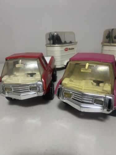 Lot Of 2 Vintage 1970s Pink And Red Tonka Stables Pickup Trucks W 4 Horses - Picture 4 of 20