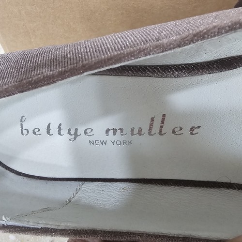 Bettye Muller Arietta Correa Bordada Plana Taupe Terciopelo Para Mujer Talla 9M Nuevo - Imagen 6 de 10