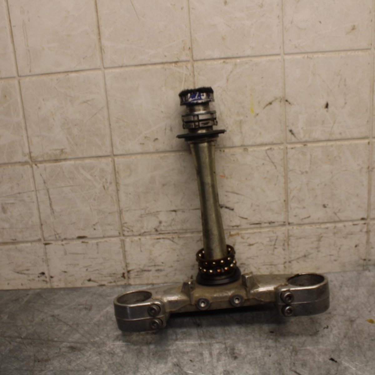 2003 Yamaha YZF R6 FORKS CLAMP LOWER TRIPLE TREE STEM 5SL-23340-00