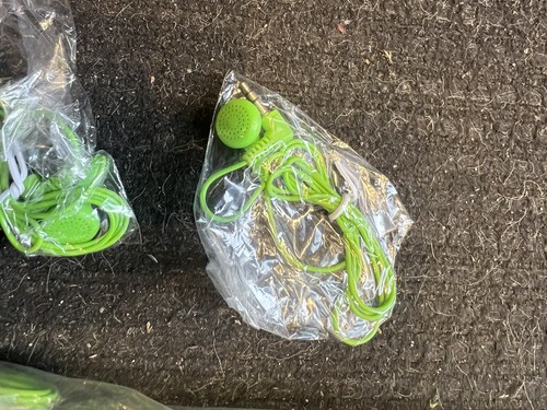 BULK Pack of 100 - Green Single Side 3.5mm Earbuds - Individuay Wrapped - Picture 6 of 7