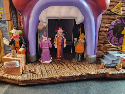 Lemax Spooky Town Chuckle's Funhouse #35547 Halloween Village - WORKS with Flaws - Picture 2 of 24