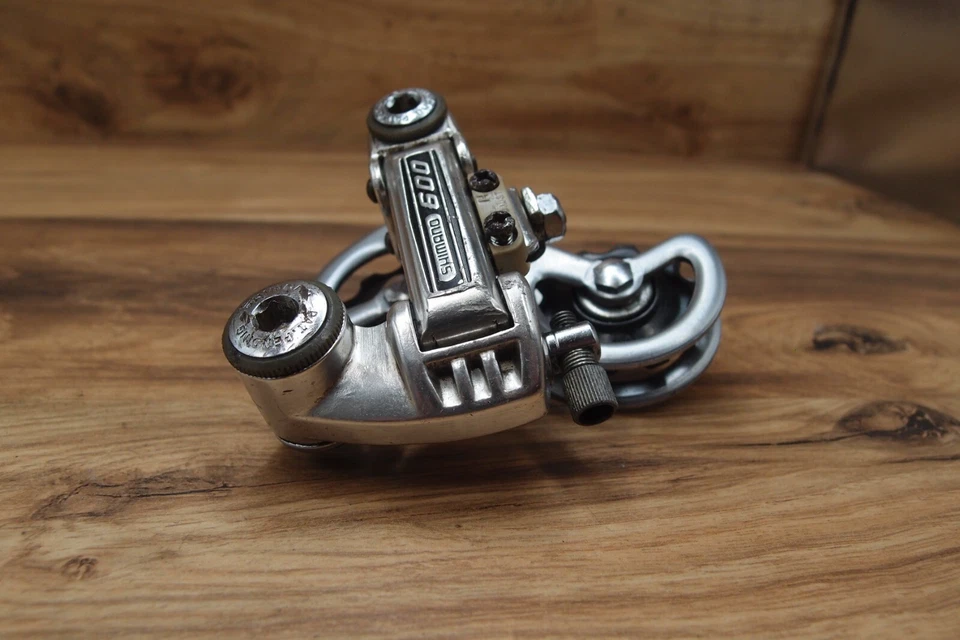 1978 rear derailleur 	Shimano 600 VIA Japan DC-200 short cage 5 sp for road bike - Image 2 of 4