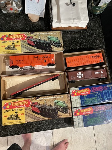 Lot Of 4 Roundhouse HO Scale Santa Fe Rio Grande 50' Covered Hopper Box Cars - Picture 7 of 11