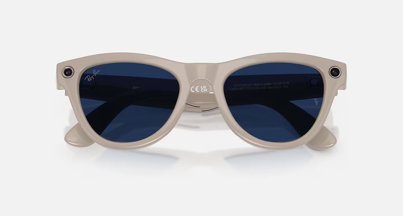 Ray-Ban Meta Skyler (Gen 2) Shiny Chalky Gray Transitions® Sapphire Lenses