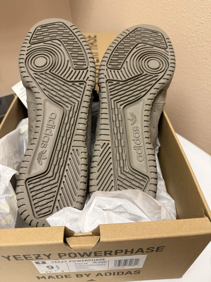 Talla 9.5 - Adidas Yeezy Powerphase Marrón Simple Foto 4 de 4