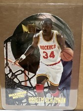 1995-96 Fleer Metal Maximum Metal #7 Hakeem Olajuwon Die-Cut - In Plastic