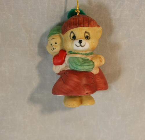 3 adornos colgantes de porcelana vintage de oso Jasco Bell, Kurt Adler y 7 Eleven - Imagen 6 de 7