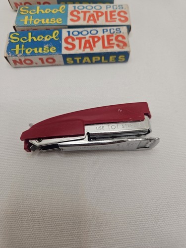 Vintage Swingline Tot 50 Stapler With 3 Boxes Of School House Staples. - Picture 5 of 7