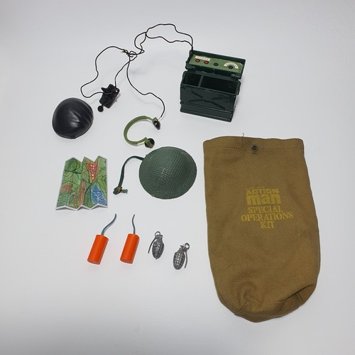 Palitoy Action Man Field Radio Special Operations Kit Bag Beret Map etc - Picture 1 of 3