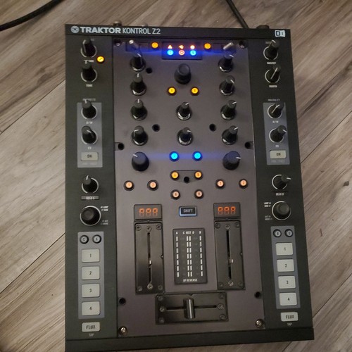 Mezclador DJ Traktor Kontrol Z2 - Imagen 7 de 7
