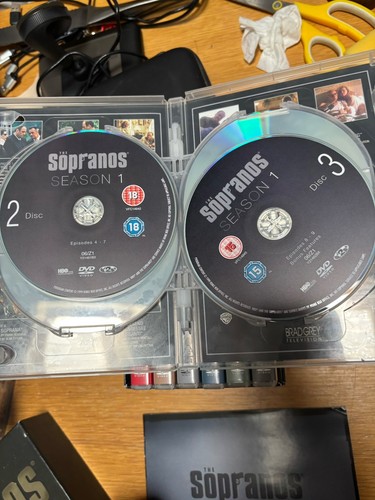 The Sopranos The Complete Series 1 - 6 Box Set Dvds 28 Disc Collectors Edition - Picture 6 of 7