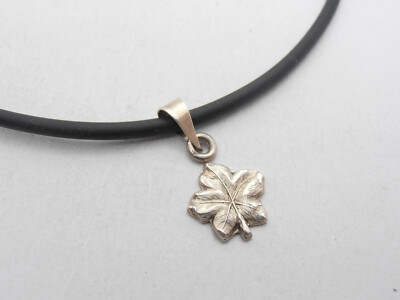 Cozzi Gioielli Edera Lucky Leaf Charm Pendant in 925 Silver & Rubber Chain