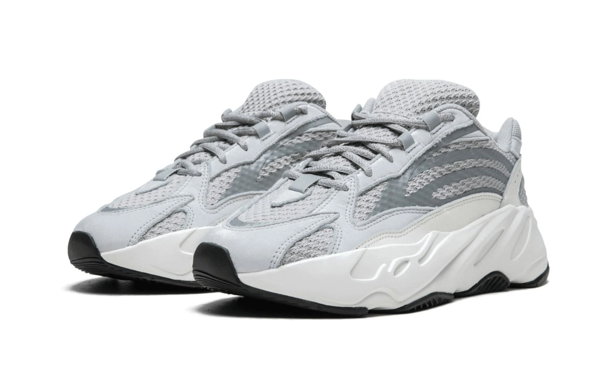 yeezy 700 2022