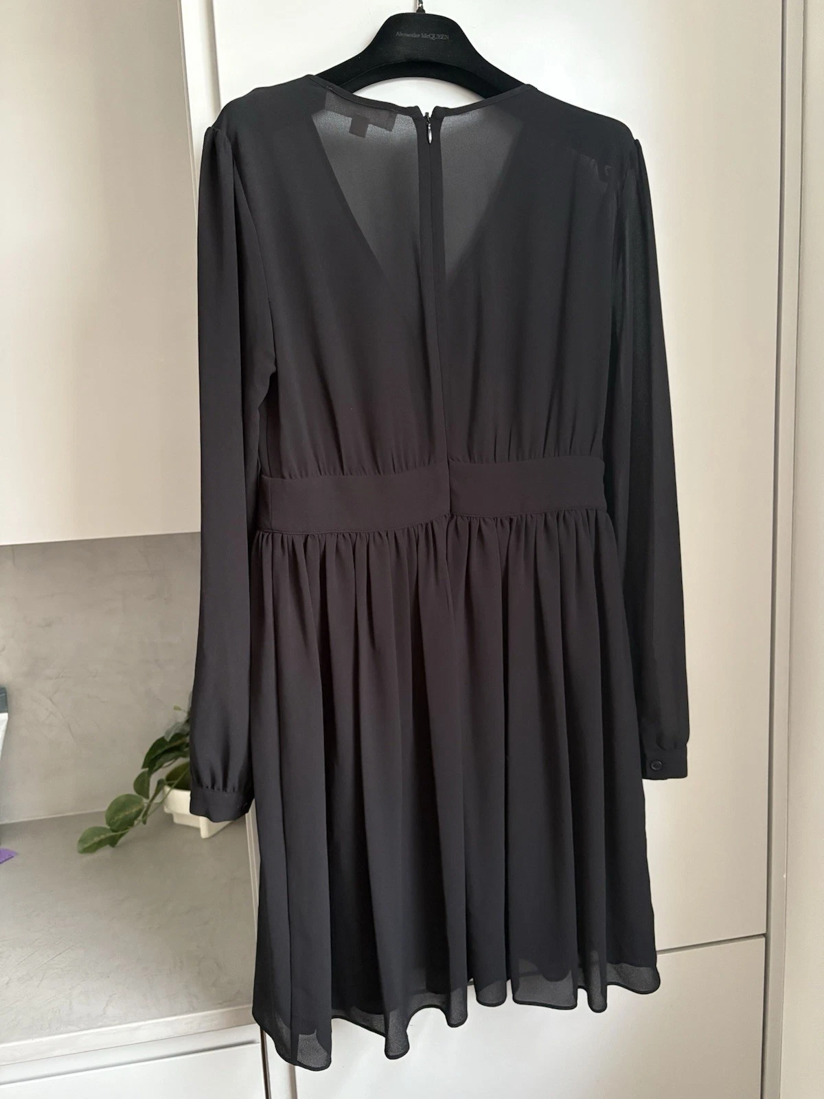 Mini abito nero Michael Kors foderato con volant scollo a V manica lunga prezzo consigliato £ 200+ 