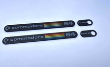 Etichetta di alimentazione e distintivo del case del Commodore C64