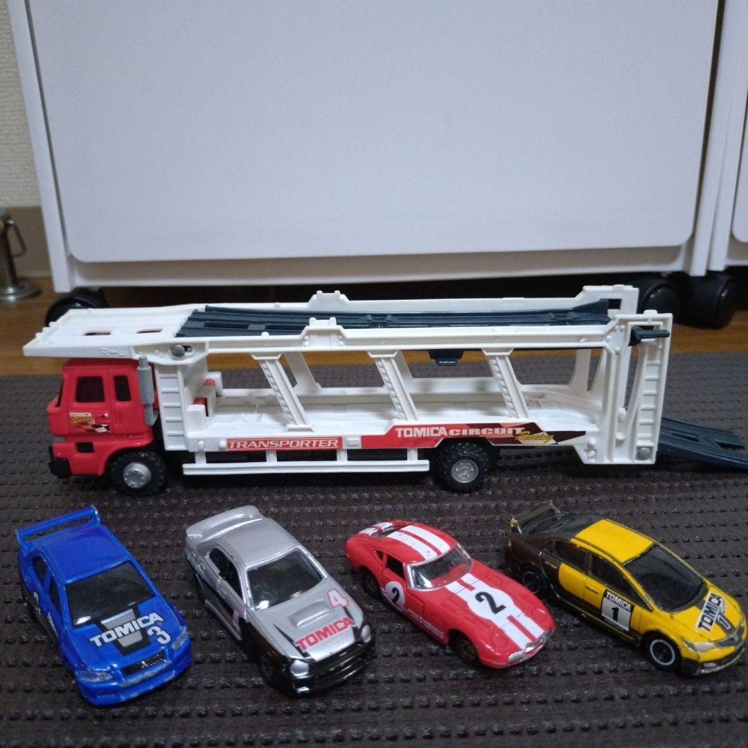 Tomica Byunbyun Circuit Carrier Car Set