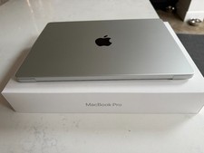 MacBook Pro 14 2025 M5 10-Core GPU 16GB 512GB Silver - Pristine condition