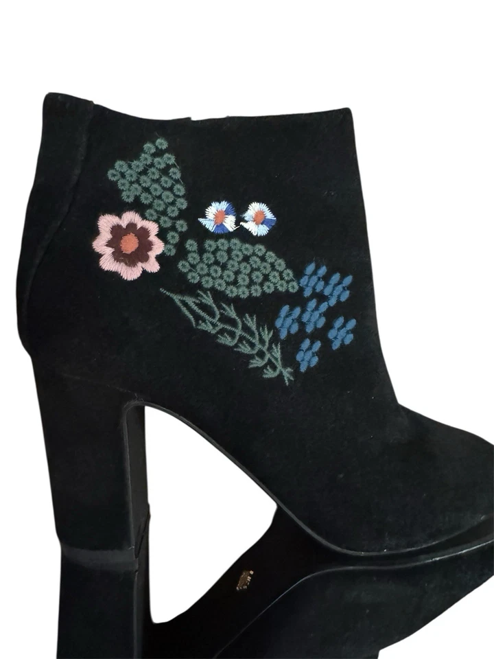 Botas para mujer Nanette Lepore negras gamuza bordado floral boho caprichoso talla 7 Foto 2 de 4