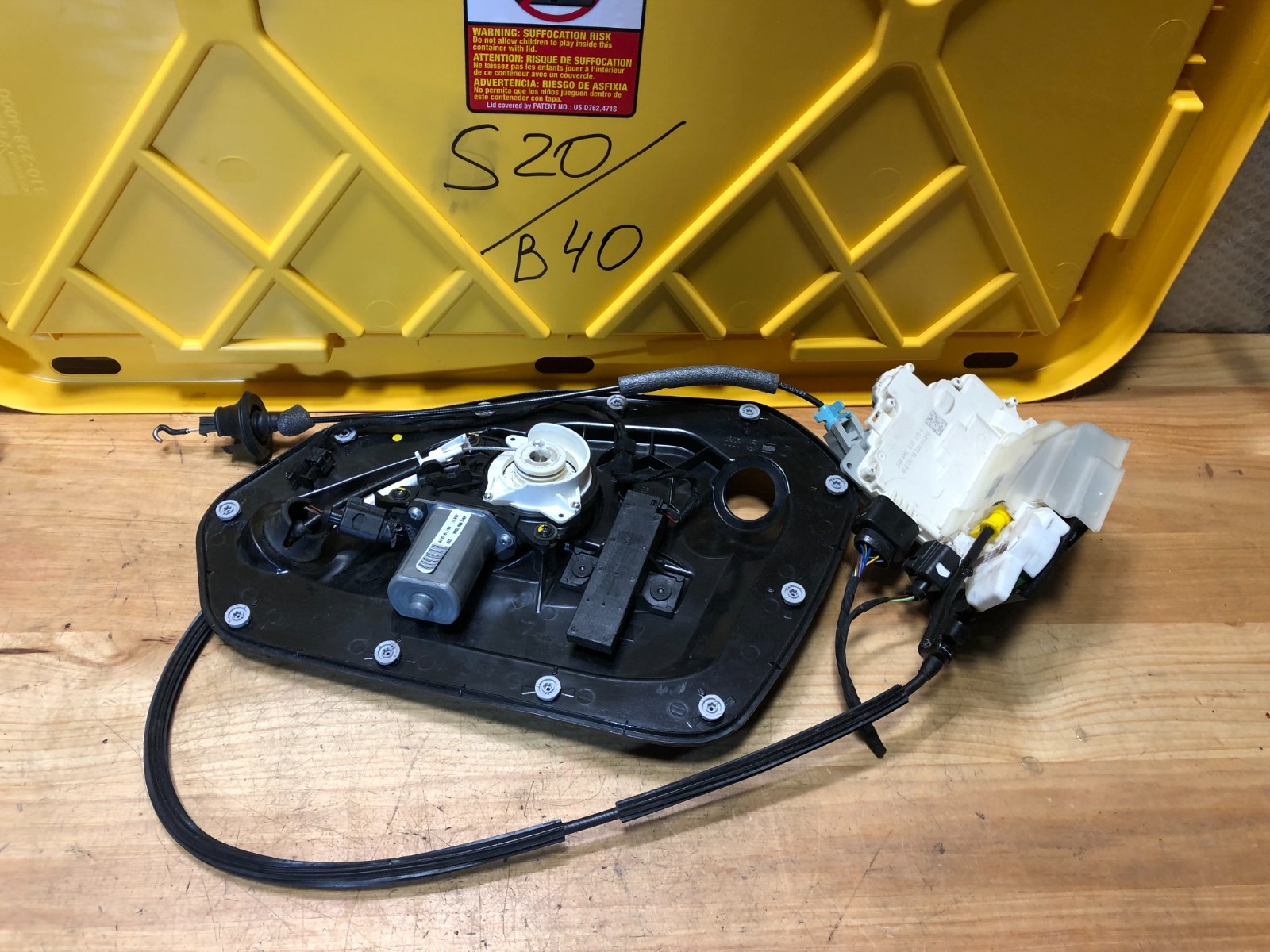 2017-2020 Bentley Bentayga Rear Left Door Actuator W/ Soft Close Motor 4M0839015