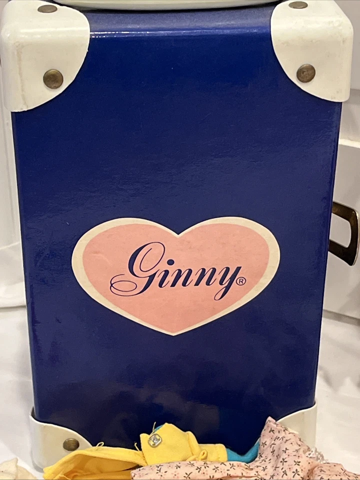 批量 2 件 8 英寸 复古 Ginny 娃娃 带行李箱和布 - 1980/90 年代 — 第 3/4 张图片