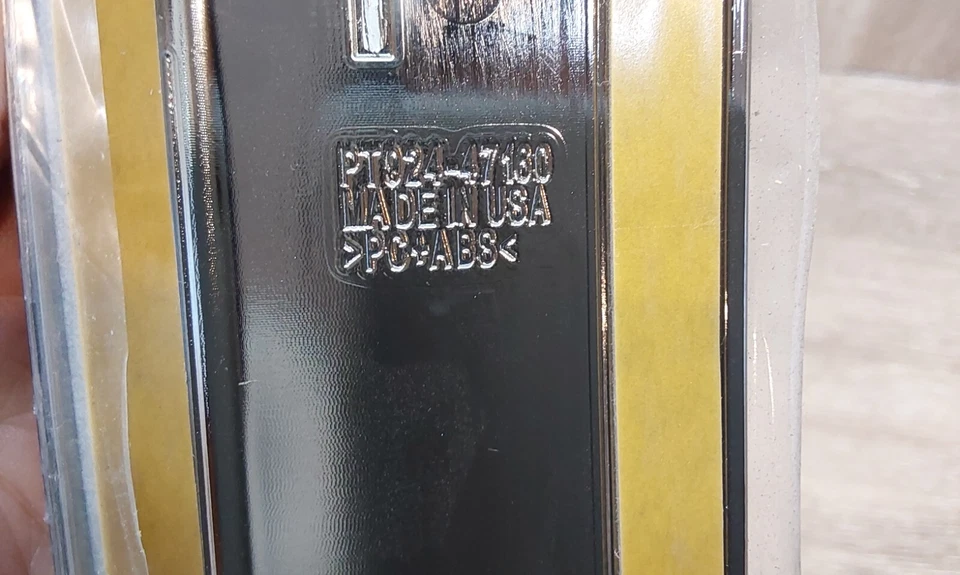 2016-2018 Toyota Prius Rear Bumper Protector OEM PT924-47160 - Image 4 of 4