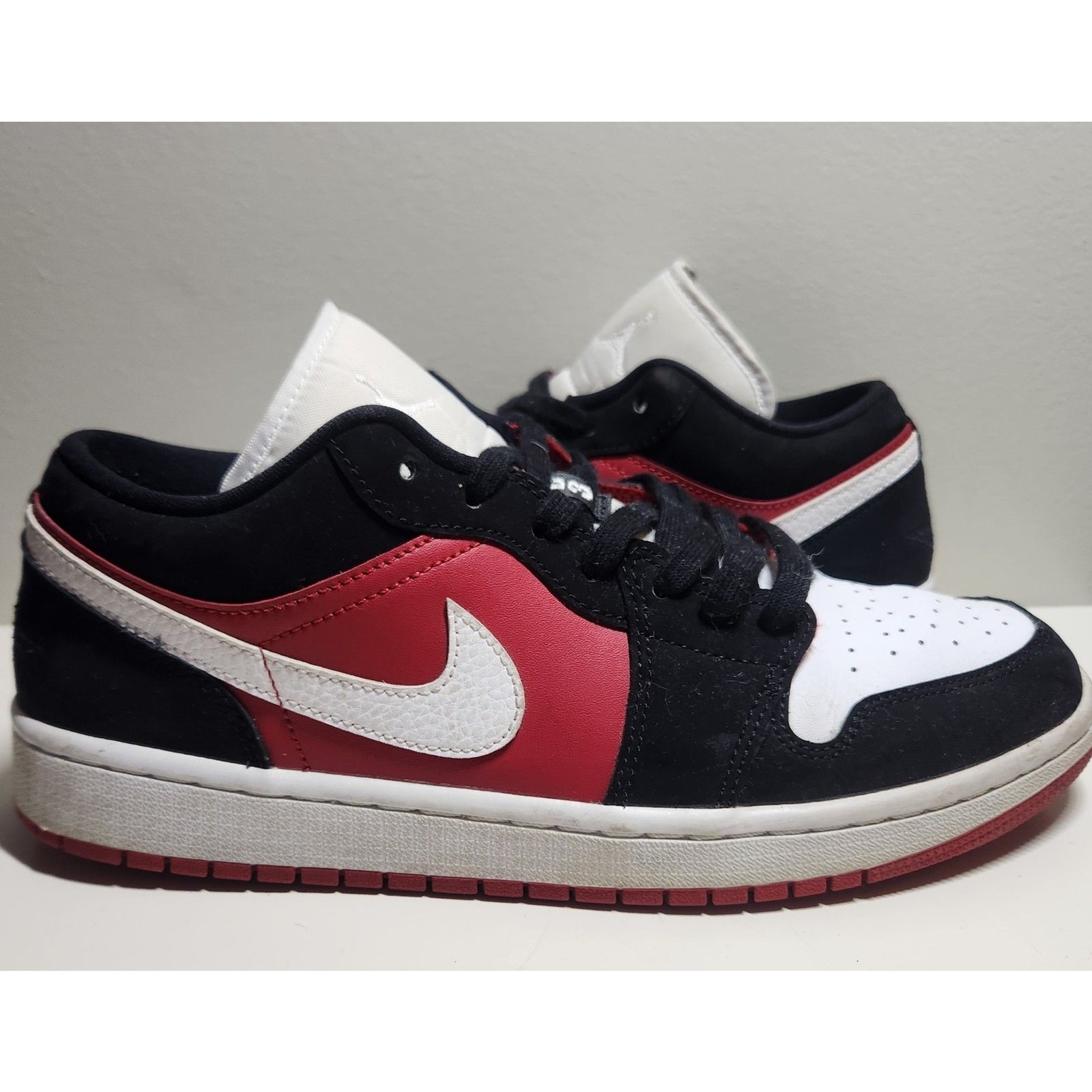 Air Jordan Low Black Red main image 0