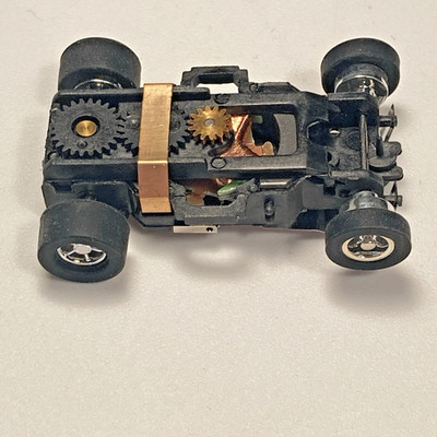 Round 2 Long Wheelbase Xtraction HO Slot Car Chassis with Chrome Rims Auto World