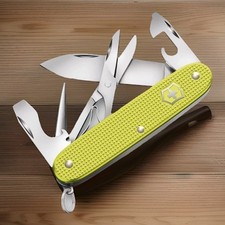 Victorinox Pioneer X 93mm Alox Swiss Army Eléctrico Amarillo 2023 Edición Limitada