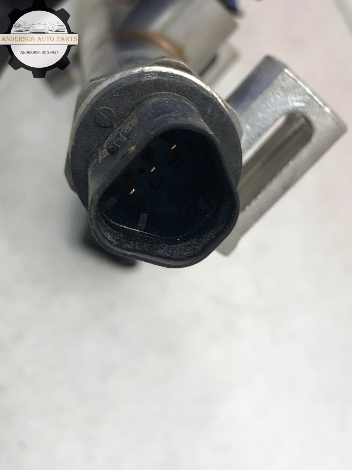 2017-2020 MASERATI LEVANTE 3.0L V6 FUEL RAIL LINE FUEL INJECTORS OEM