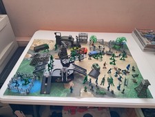 Military Base Toy Playset With Platic Army Men Toy Soldiers