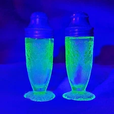Vintage Uranium Hazel Atlas Florentine No. 1 Poppy No. 1 Salt and Pepper Shakers