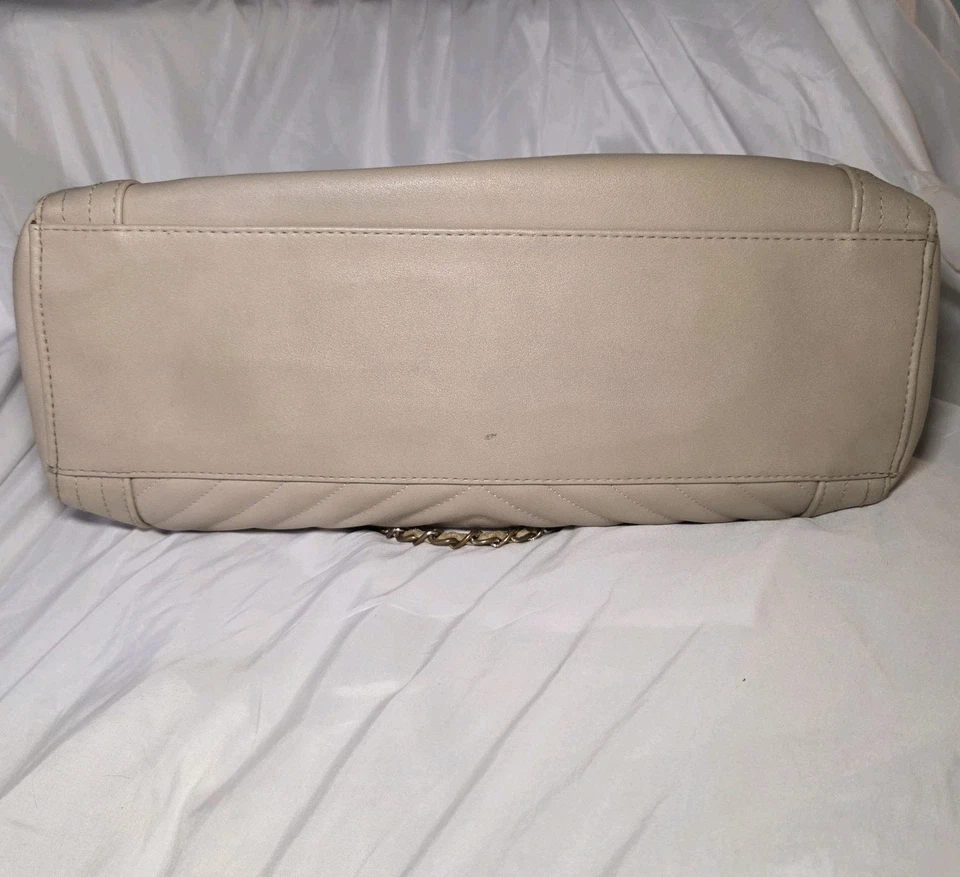 Mossimo Ivory Shoulder Bag Purse Gold Accents Large Multi Pocket - Image 4 of 4