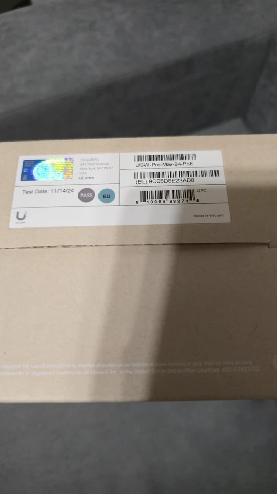 Ubiquiti Pro Max 24 PoE Managed Switch 2x 10G SFP+, 8x 2.5GbE (8x PoE++), 16x 1G - Image 2 of 3