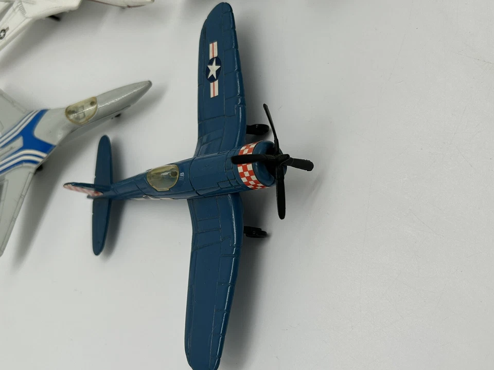 Aviones militares de metal fundido a presión Road Champs de colección: F-14, F-16, F-11 P-47D, 1:6 Foto 2 de 4