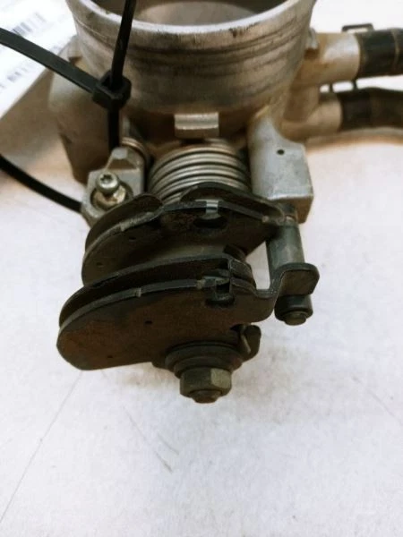 2010 HYUNDAI ELANTRA 2.0L THROTTLE BODY W/ CRUISE CONTROL OEM USED  - Image 4 of 4