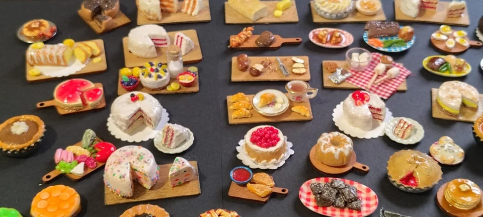 Entzückende Miniatur Puppenhaus Essen Szene Lot 45 Stck. KOSTENLOSER VERSAND - Bild 3 von 4