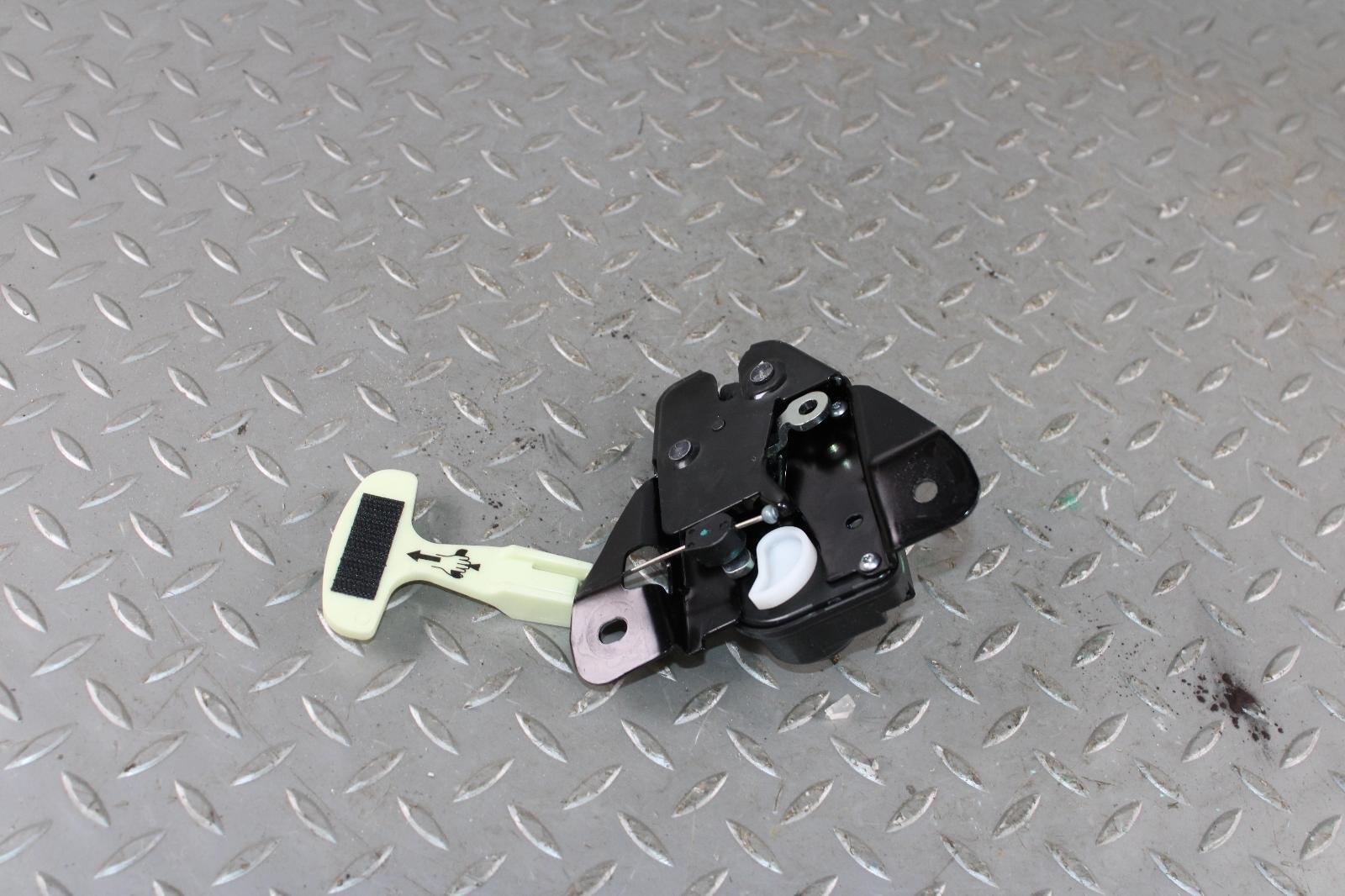 14-17 Ghibli Rear Back Decklid Trunk Lock Latch Release Assembly Factory OEM WTY