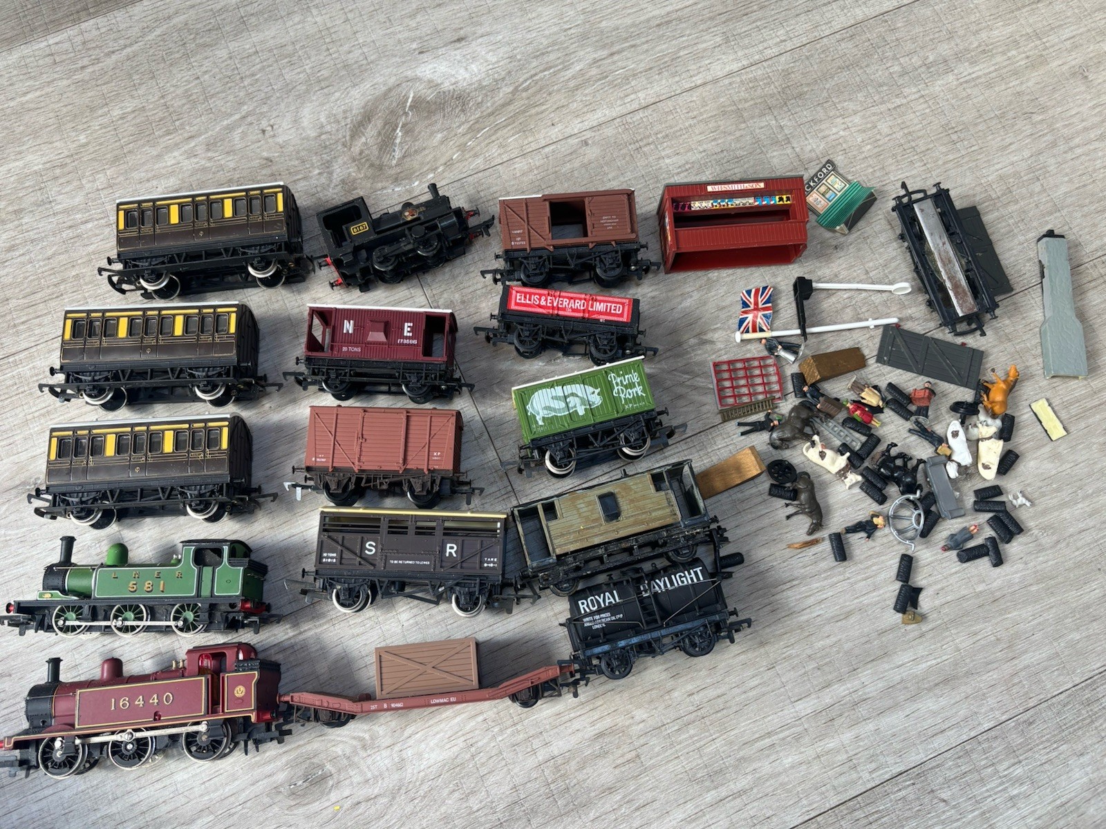 Vintage Trains Carriages Accessories Job Lot Hornby Mainline Airfix