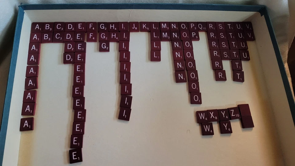 Vintage 1977 Scrabble Deluxe Edition Turntable Complete Selchow & Righter USA - Image 2 of 4