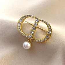 Hot selling women's letter high-end alloy brooch fashion clothing Accessories a