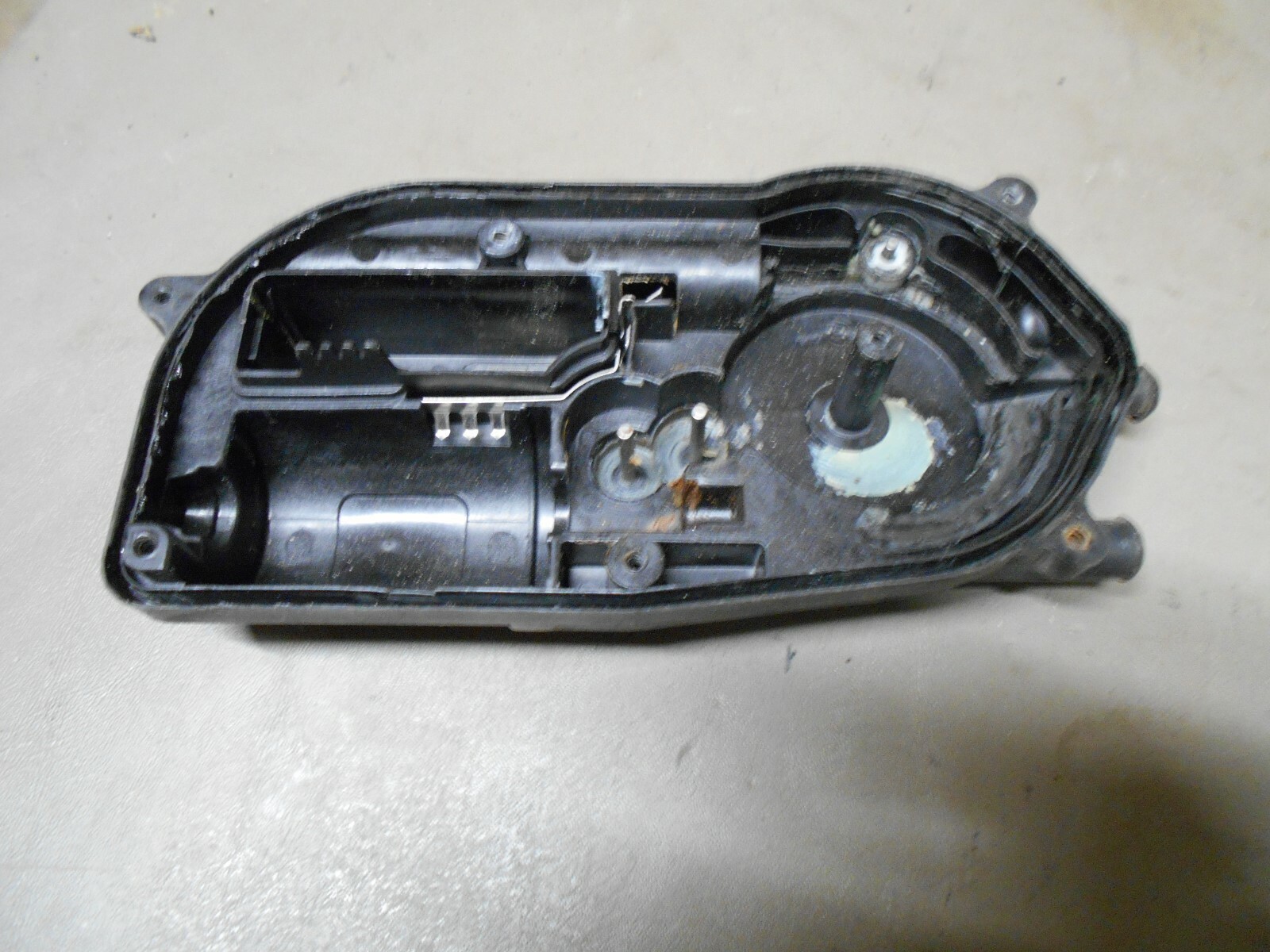 98 Ford Explorer Eddie Bauer 4 Door Power Antenna Plastic Bottom Base Housing