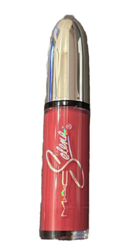 MAC Selena La Reina Retro Matte Liquid Lipcolour, DAME UN BESO, Raspberry Pink - Picture 3 of 3